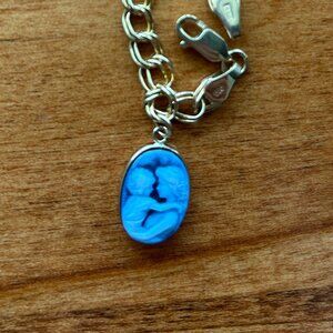 Mother and child cameo bracelet